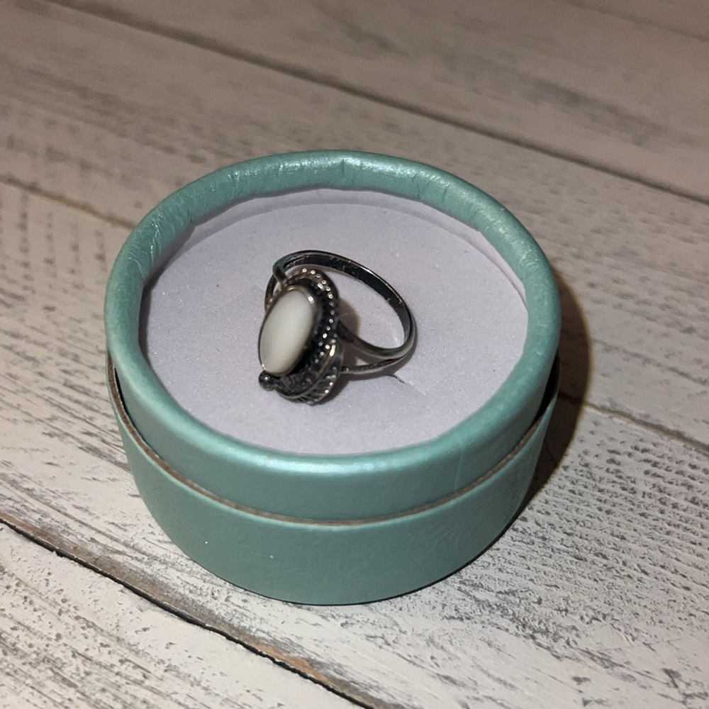 Native Mother of Pearl ring unmarked T17 2.7 grams Size 6 - Picture 5 of 7